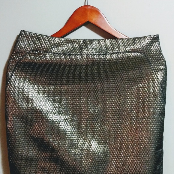 Max Studio | Gold Mini Skirt - Picture 2 of 2